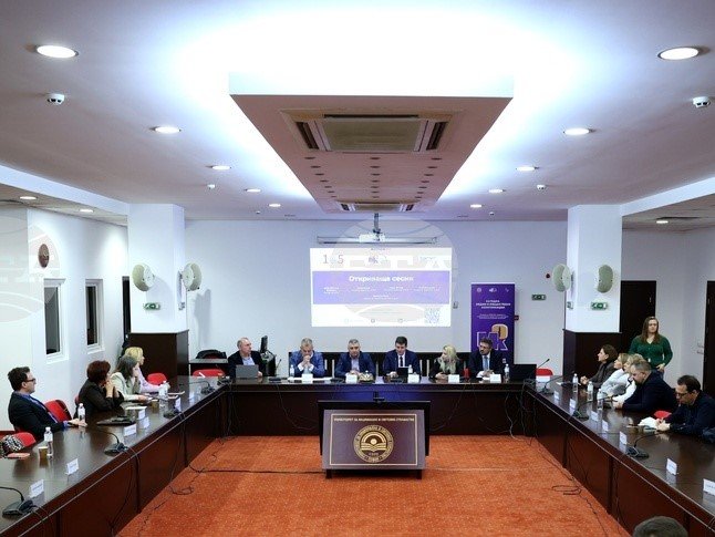 Изкуственият интелект и етичните стандарти в медиите обсъдиха на кръгла маса в УНСС