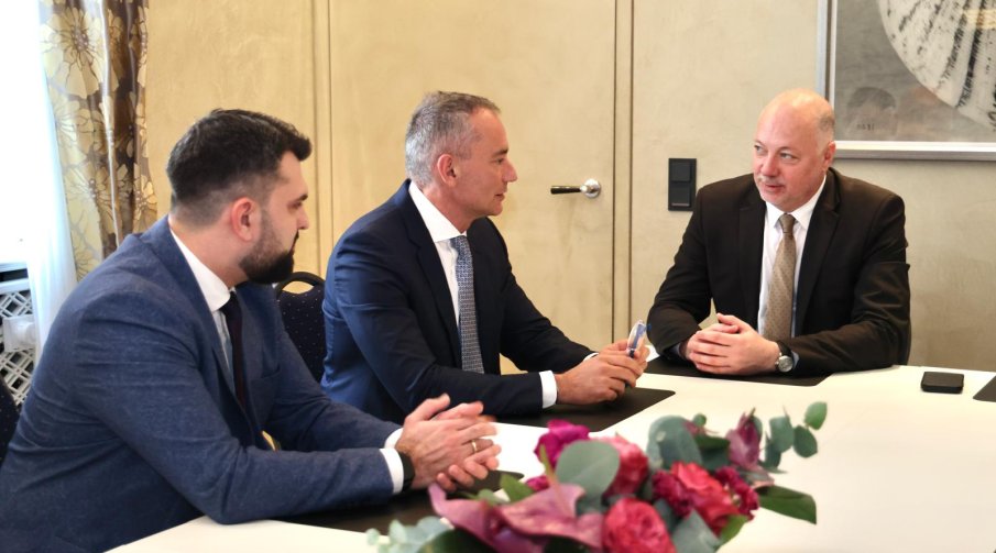 Росен Желязков и Георг Георгиев проведоха среща с върховния представител за Газа Николай Младенов (СНИМКИ)