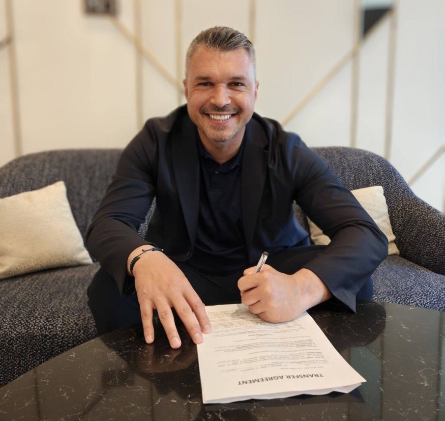 Валери Божинов стана на 40