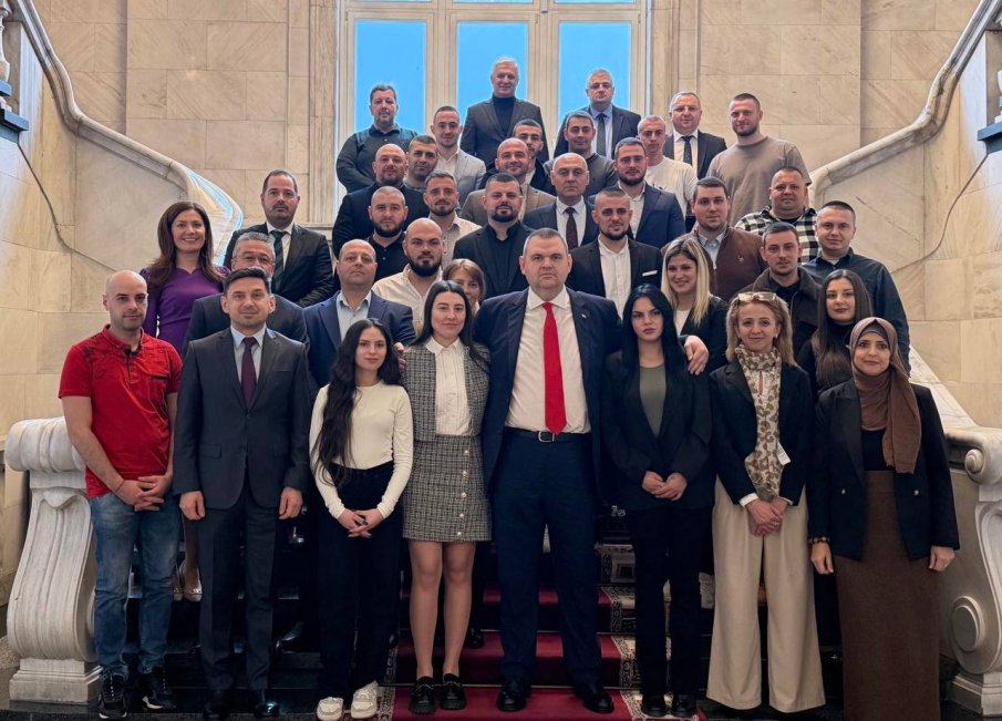 Делян Пеевски се срещна с младежи от Смолян (СНИМКИ)