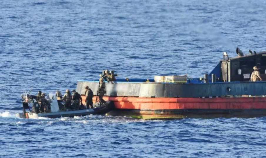 Два тона кокаин заловиха военни на кораб във Френска Полинезия