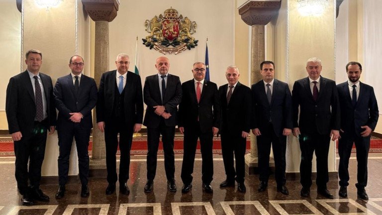 Томислав Дончев преговаря за инвестиции от турска компания за самолетни двигатели