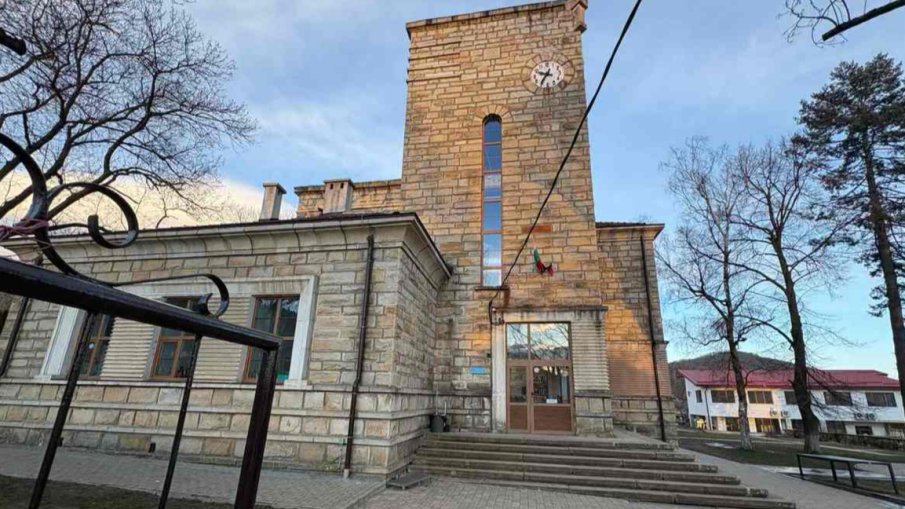 Частното училище Космос: Имаме молба от родителите на Александър от 30 януари той да бъде отписан