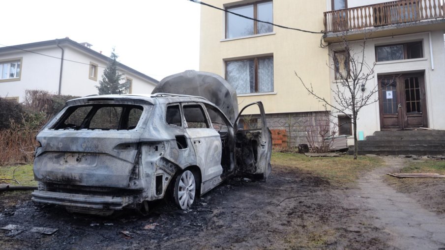 Петима задържани в Бистрица заради палежа на дома и колата на кмета