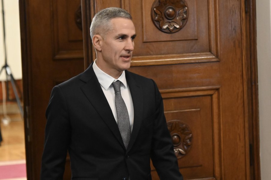 ИЗВЪНРЕДНО В ПИК TV! Андрей Гюров арогантен, не иска Йотова да му се бърка с министрите: Те са моя отговорност! Кандидатът за служебен премиер увърта за Бойко Рашков (ВИДЕО)