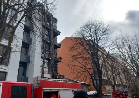 Пожар изпепели четири етажа в София