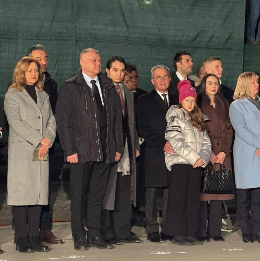 Зам.-председателят на ДПС Йордан Цонев и депутати се поклониха пред Апостола (СНИМКИ)