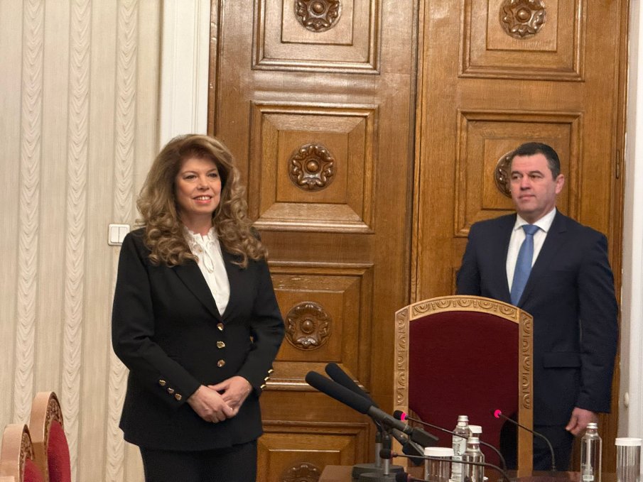 ИЗВЪНРЕДНО! Ето кои са министрите в новото служебното правителство (ВИДЕО/СНИМКИ)