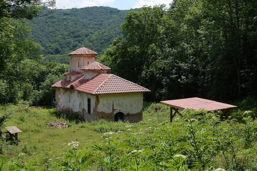 Животът в манастир край Трън се завръща с пари от Европа