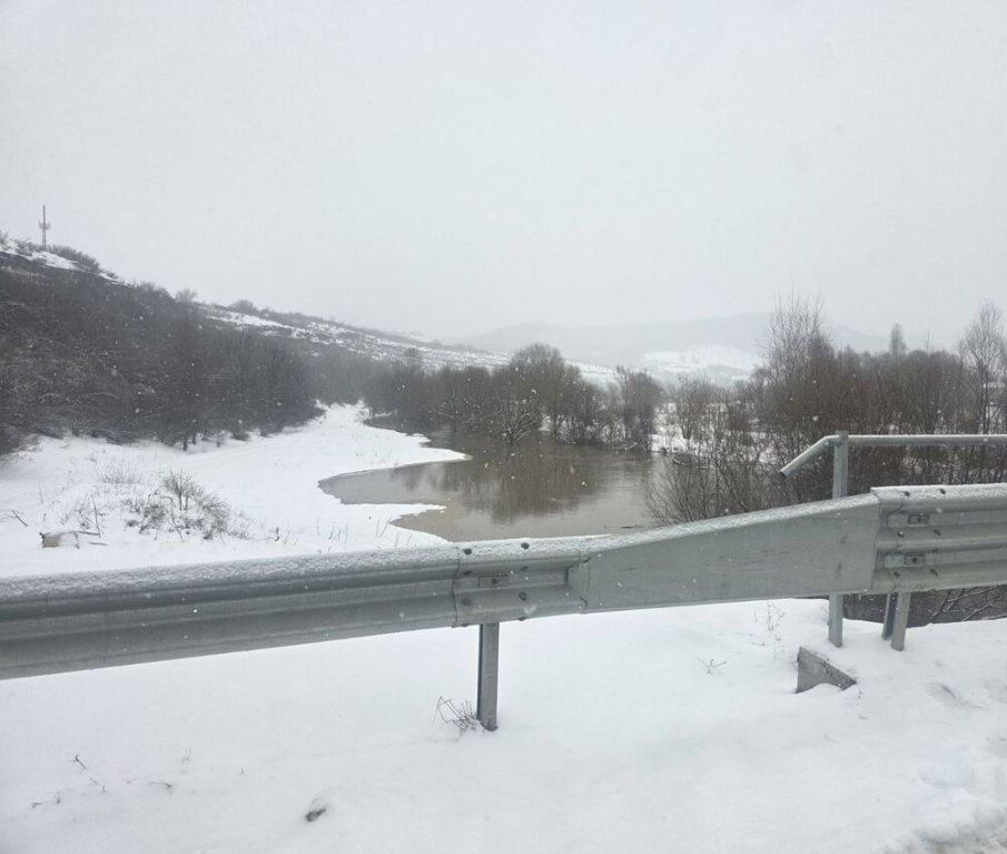 ОПАСНОСТ: Река Черни Лом на косъм да прелее