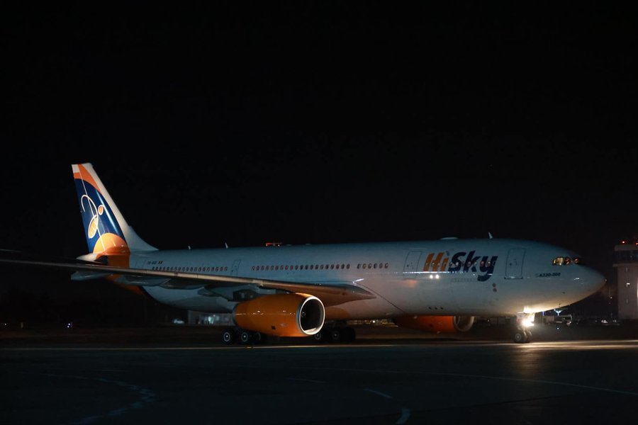 Самолет със 180 пътници на борда кацна аварийно в Букурещ