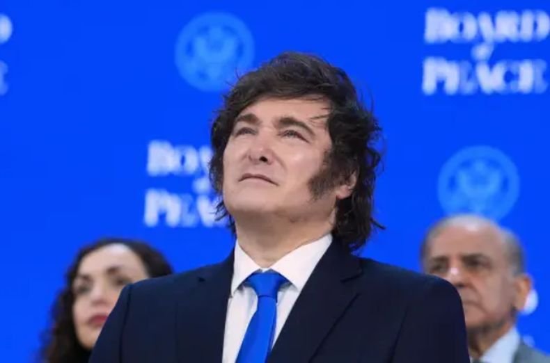 Президентът на Аржентина изпя хит на Елвис Пресли на Съвета за мир (ВИДЕО)