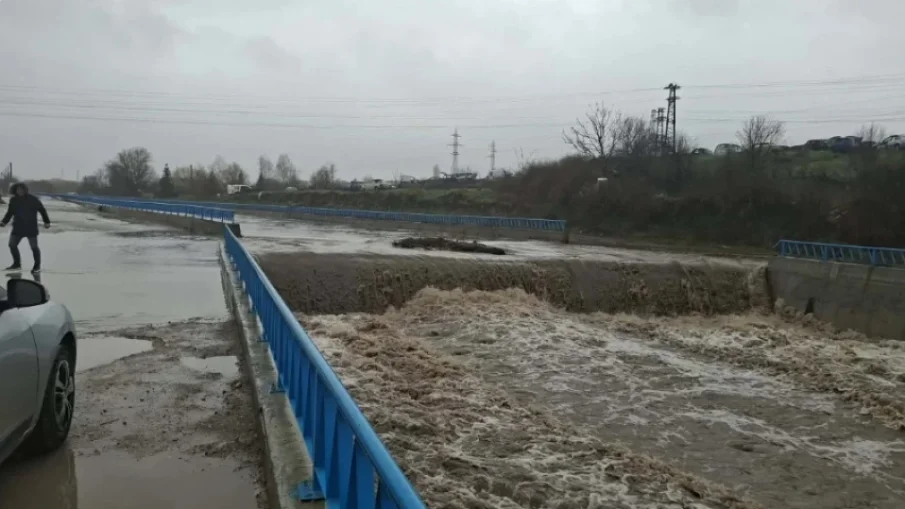 БЕДА: Река Хасковска излезе от коритото си