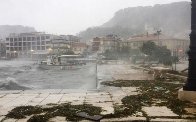 Бурни ветрове причиниха сериозни щети в Гърция