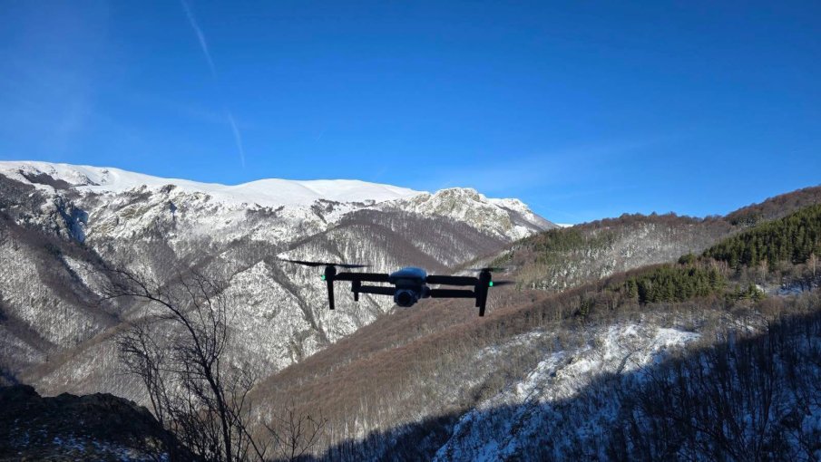 Спасителни екипи издирват от три дни 74-годишен турист в планината Велухи, Централна Гърция