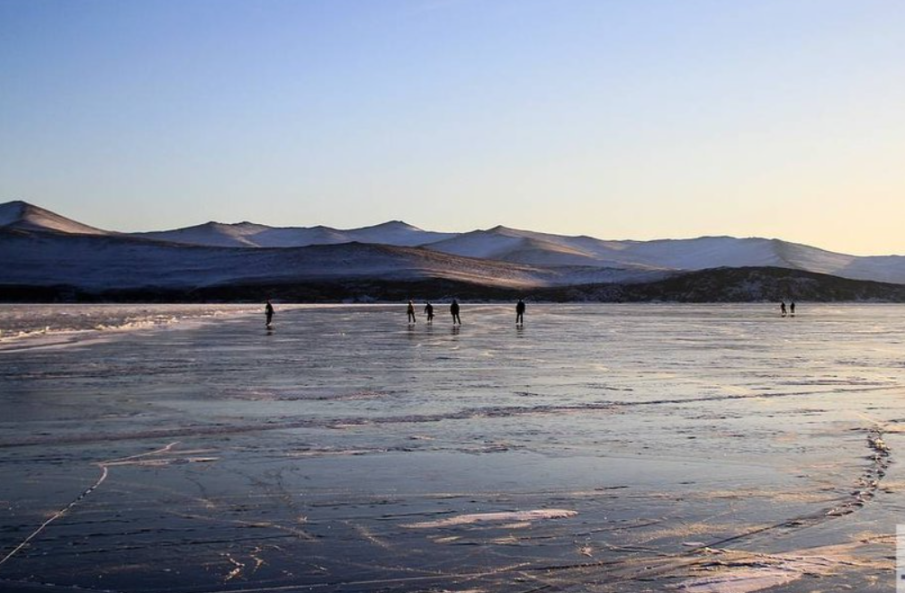 ТРАГЕДИЯ: Автобус с туристи потъна в езерото Байкал