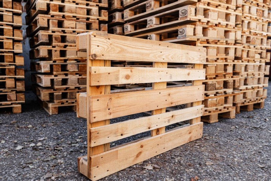 Чевръст тарикат задигна европалети от рампата на супермаркет