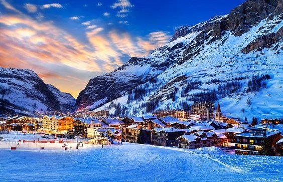 ЗАРАДИ СПРЕНИТЕ ПОЛЕТИ: Израелски туристи са блокирани в зимните курорти у нас