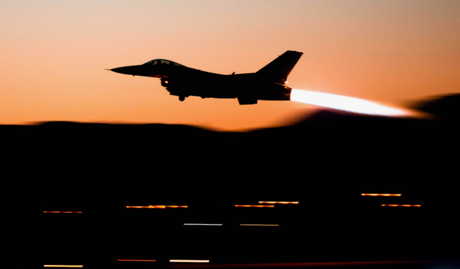 Турски F-16 се разби след излитане, пилотът загина