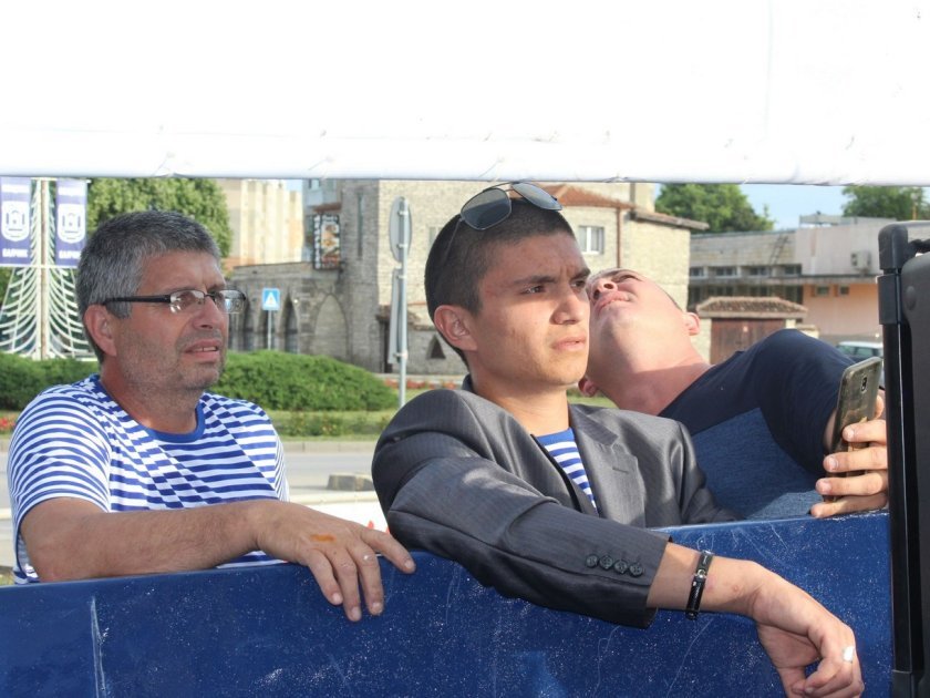 „Поне да ги погребем“: След трагедията край Маслен нос близки искат продължаване на издирването