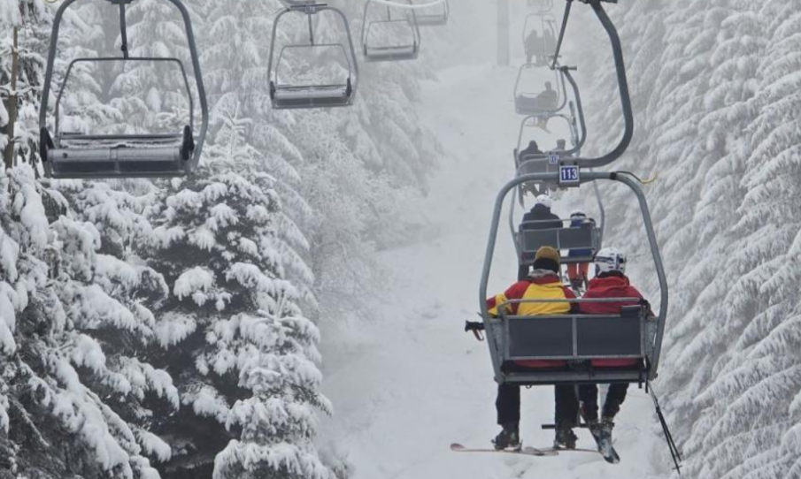 Мъж е със спукан череп след побой пред седалков лифт в Банско