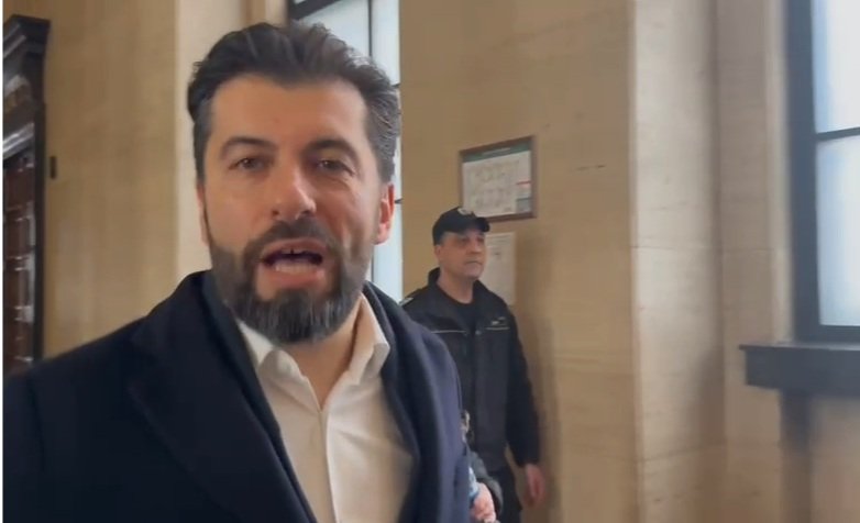 МЪЛНИЯ В ПИК! Кирил Петков отрече да е ходил в хижа Петрохан - мълчи познавал ли е Калушев (ВИДЕО)