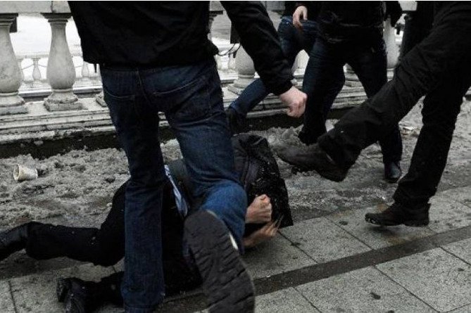 ОПЪЛЧЕНЦИ! Два клана се млатиха във Ветово, има пострадали