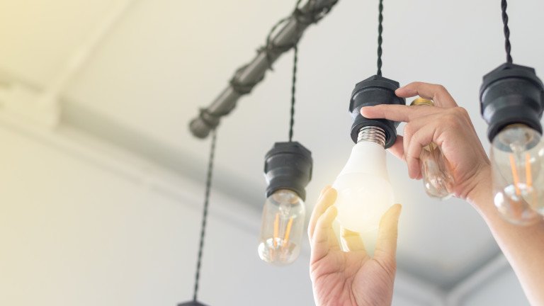 САМОЗАДОВОЛЯВАНЕ! Пенсионер сам си прави тока