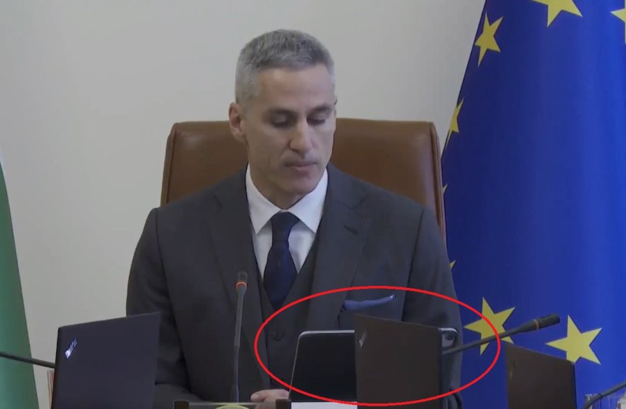 НЯМА ТАКАВА ИЗЛАГАЦИЯ! Гюров срича пред министрите - не може да каже две думи, ако не са му написани