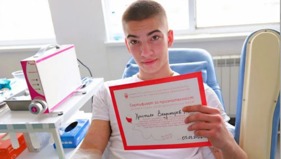 Момче, ударено от волтова дъга, дари кръв