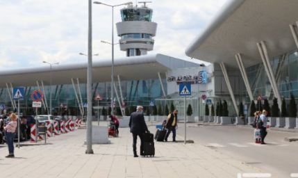 140 пътници кацнаха в София с полет от Оман