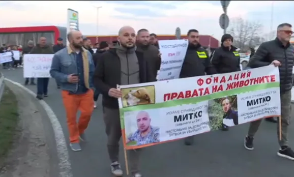 ОСТАВКА! Почернените близки на Митко от Цалапица на гневен протест срещу новия шеф на полицията в Пловдив