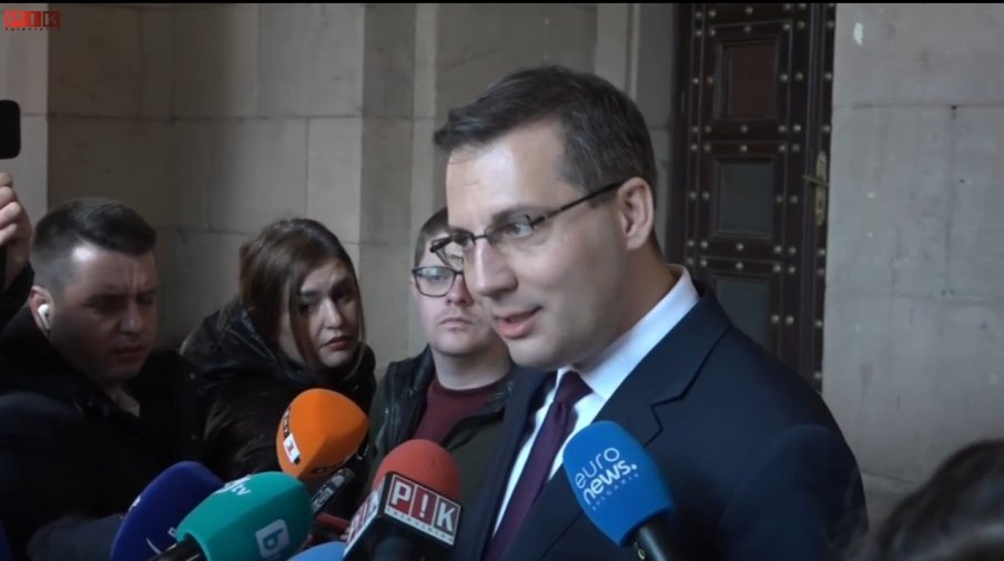 ПЪРВО В ПИК TV! ДПС-Ново начало с горещ коментар след Съвета по сигурност при Гюров: Служебното правителство се провали тотално. Йотова да поеме отговорност и да свика КСНС (ВИДЕО)