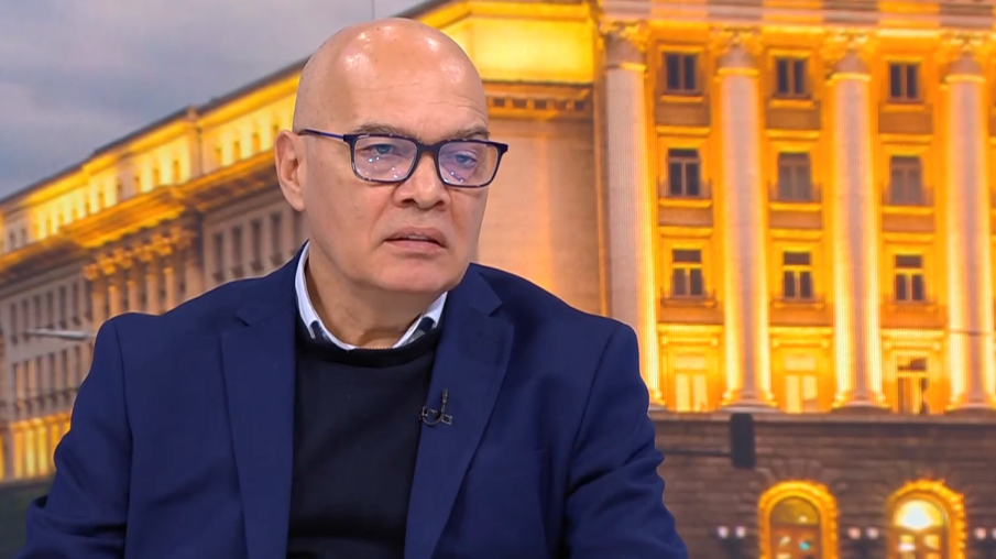 Тихомир Безлов: България трябва внимателно да следи идеята за френски ядрен чадър