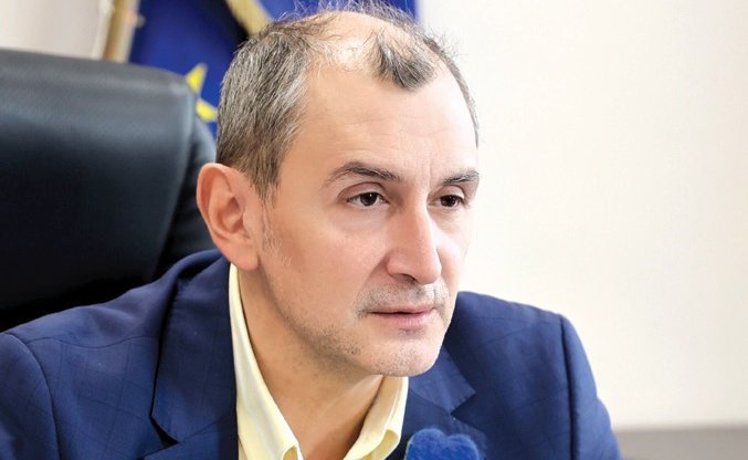 МРЕЖАТА ГРЪМНА заради скандално изказване на здравния министър: Повечето сме бисексуални, оргазмът е задължителен