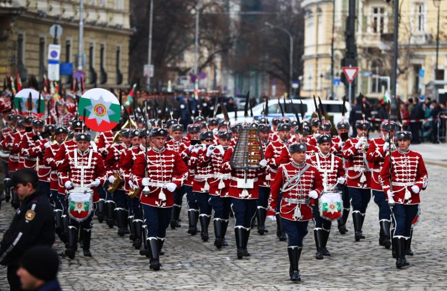 На тържествена церемония издигнаха Националното знаме в София за 3 март