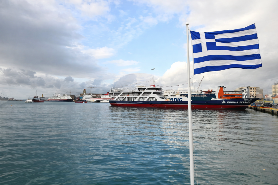 Гръцки моряци стачкуват с искане за евакуация на техни колеги от района на Близкия Изток