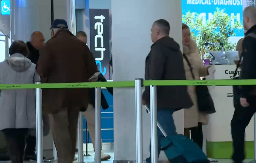 Кацна първият самолет с български граждани от Близкия изток