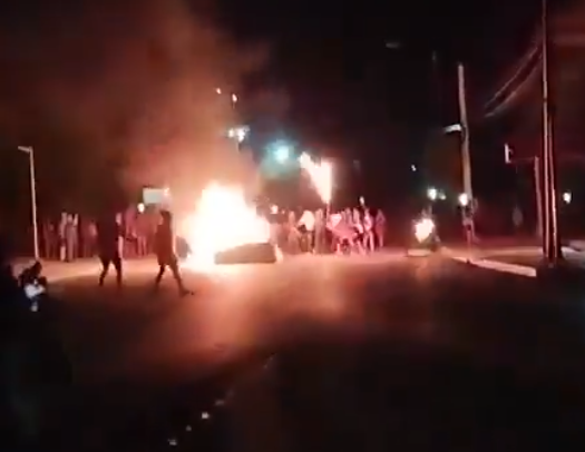 Бунт в Куба, подпалиха централа на Комунистическата партия (ВИДЕО)