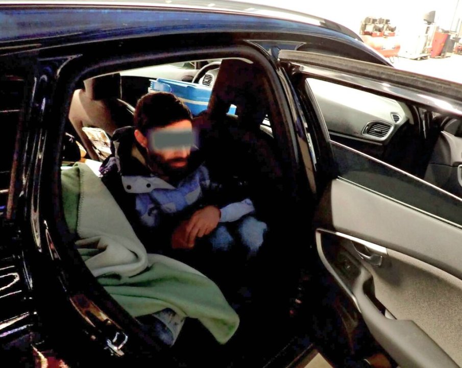 Скрит пътник в кола откриха на ГКПП “Малко Търново“