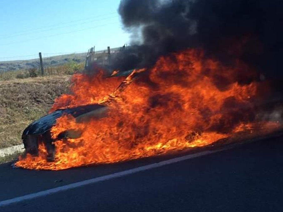 КЪРВАВ КУРБАН: Цяло семейство изгоря след свирепо меле на пътя Ъглен-Дерманци (СНИМКА)