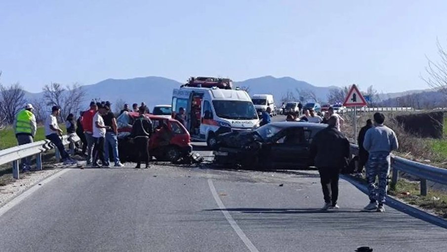 ФАТАЛНО МЕЛЕ: Мъж загина, а трима са в болница при катастрофа на пътя Пазарджик – Пещера
