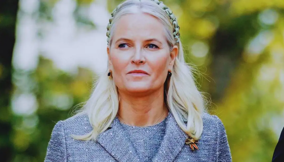 Норвежка принцеса каза, че е била манипулирана и измамена от Епстийн