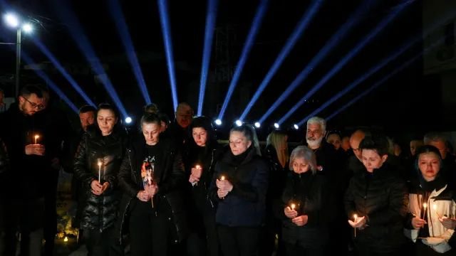 Една година от трагедията в Кочани: Хора от града се събраха в часа на пожара