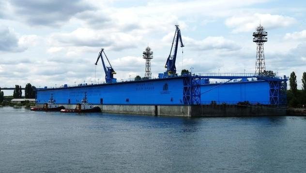 ШОК! Труп изплува край Кораборемонтния завод във Варна