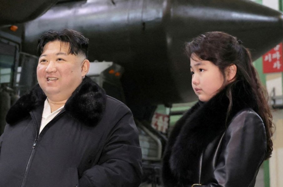 Ким Чен Ун отново заведе дъщеря си на официално събитие