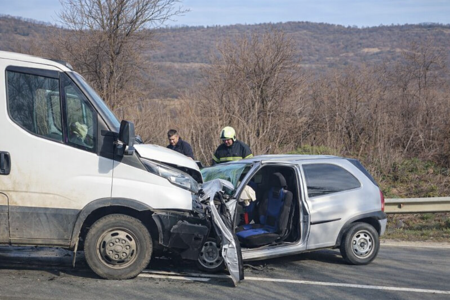 Тежка катастрофа затвори пътя София-Варна