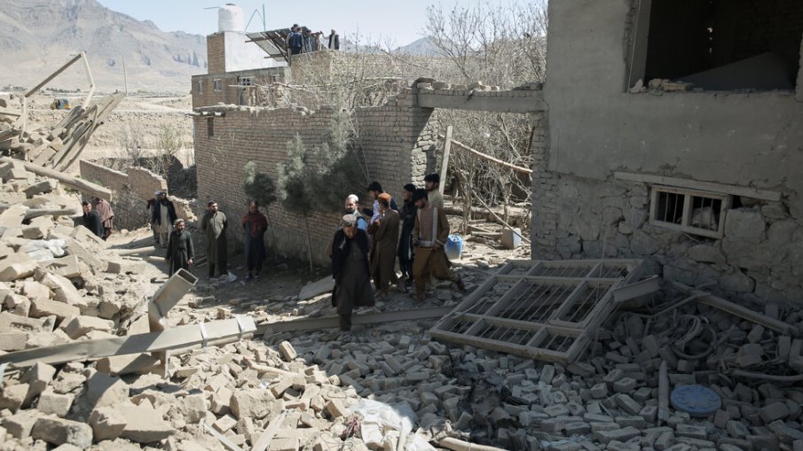 Афганистан: Пакистански удар по болница отне живота на над 400 души