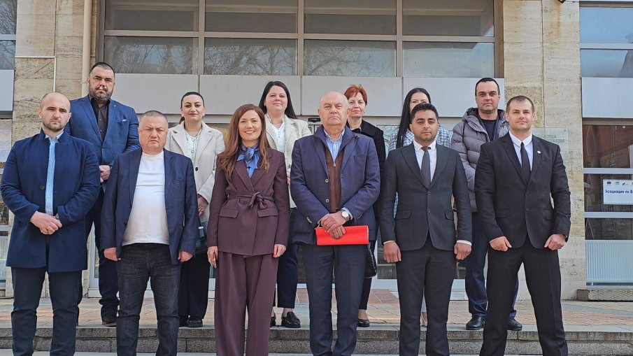 ДПС регистрира листата си за 8-ми МИР Добрич с водач Ертен Анисова