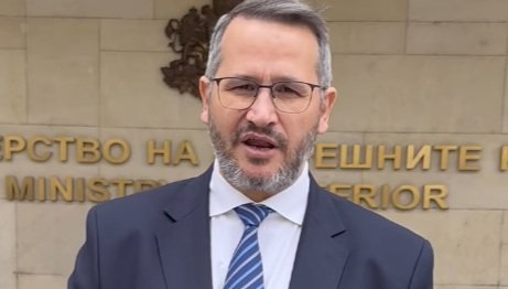 ДЕВЕТ СМРАЗЯВАЩИ ВЪПРОСА към фейсбук министъра Христанов